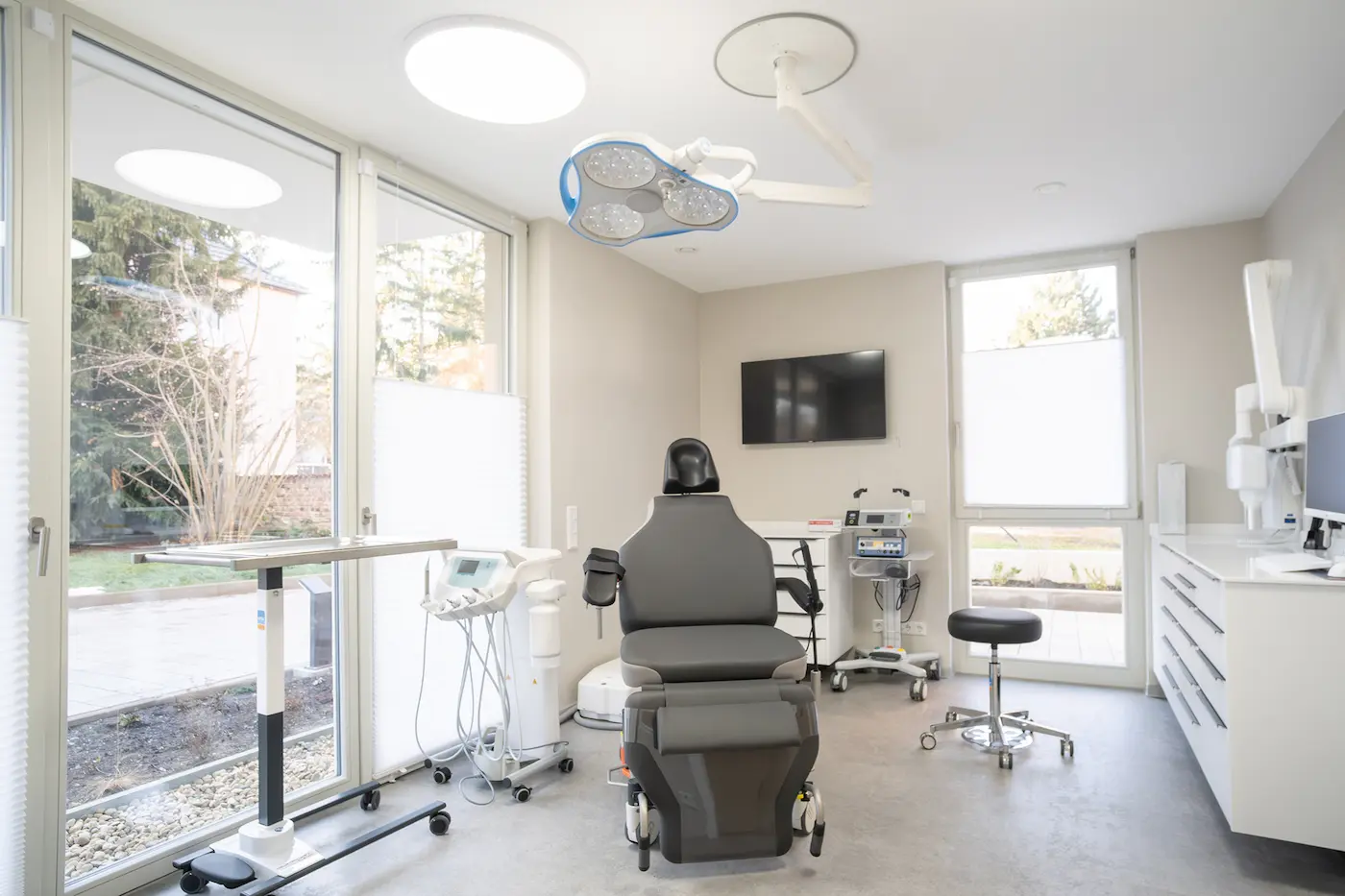 Behandlungszimmer Zahnarztpraxis & Oralchirurgie ELBIMPLANT