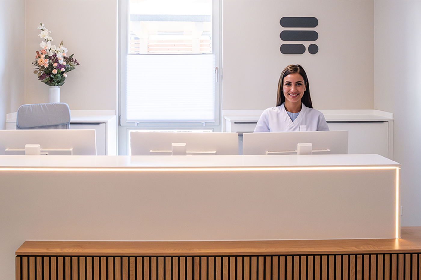 Empfangsbereich bei ELBIMPLANT Zahnarztpraxis & Oralchirurgie in Dresden