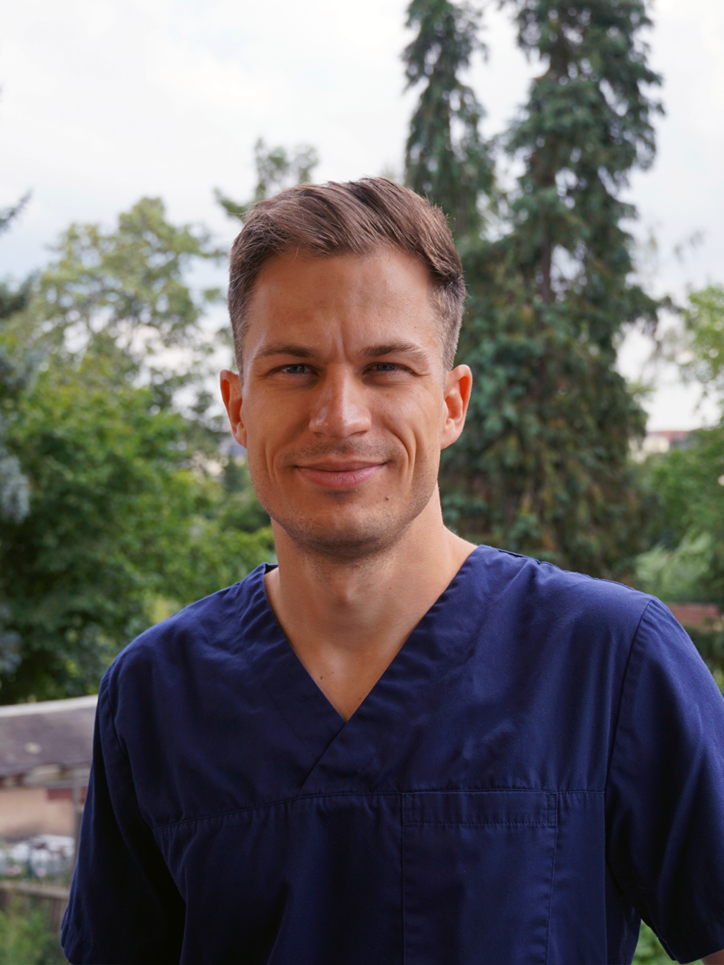 Porträtfotos des Oralchirurgen Dr. med. dent. Norbert Nestler | ELBIMPLANT Zahnarztpraxis & Oralchirurgie
